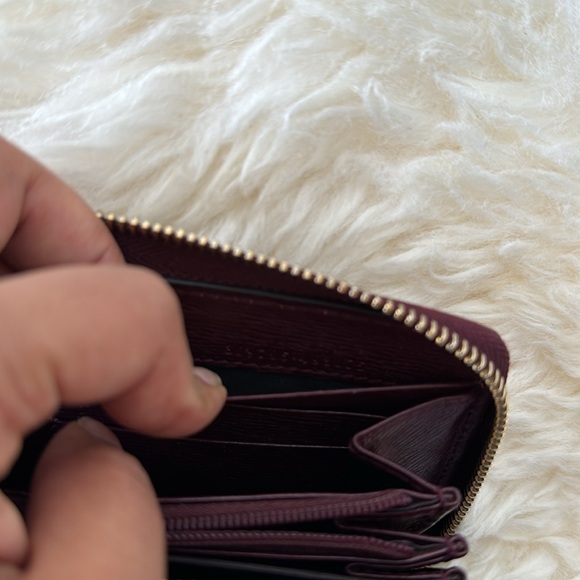 Gucci Special Edition Heart Design Zippy Wallet in Excellent Condition - Picture 12 of 15